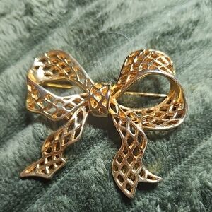 Gold Bow Filigree Brooch - Elegant Women s Jewelry